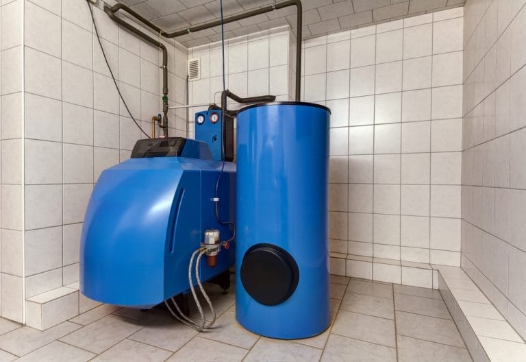 Ölheizung mit Warmwasserspeicher